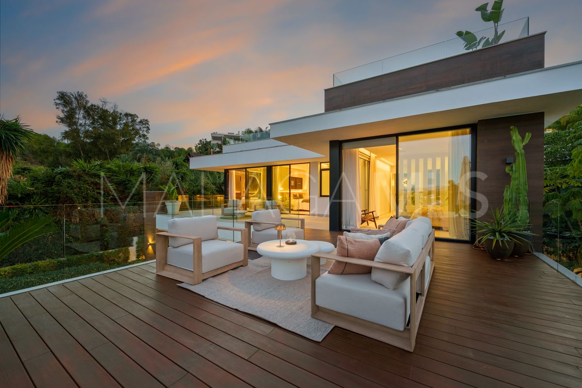 Villa for sale in Nueva Andalucia with 5 bedrooms