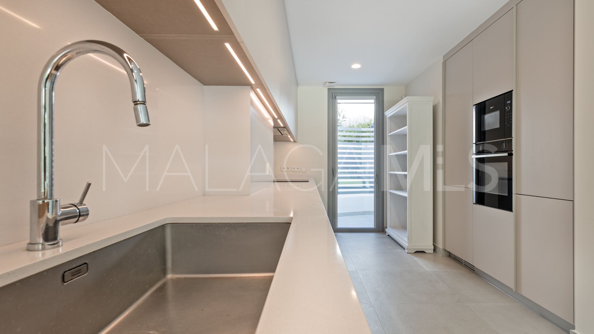 San Pedro de Alcantara, pareado a la venta de 4 bedrooms