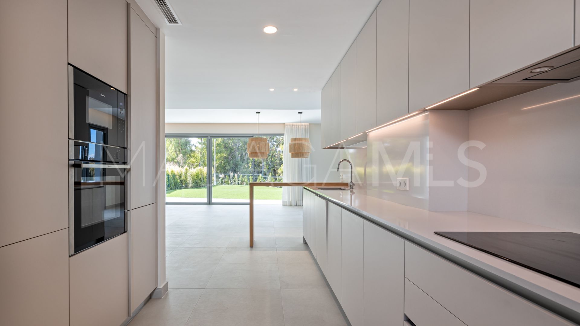 San Pedro de Alcantara, pareado a la venta de 4 bedrooms