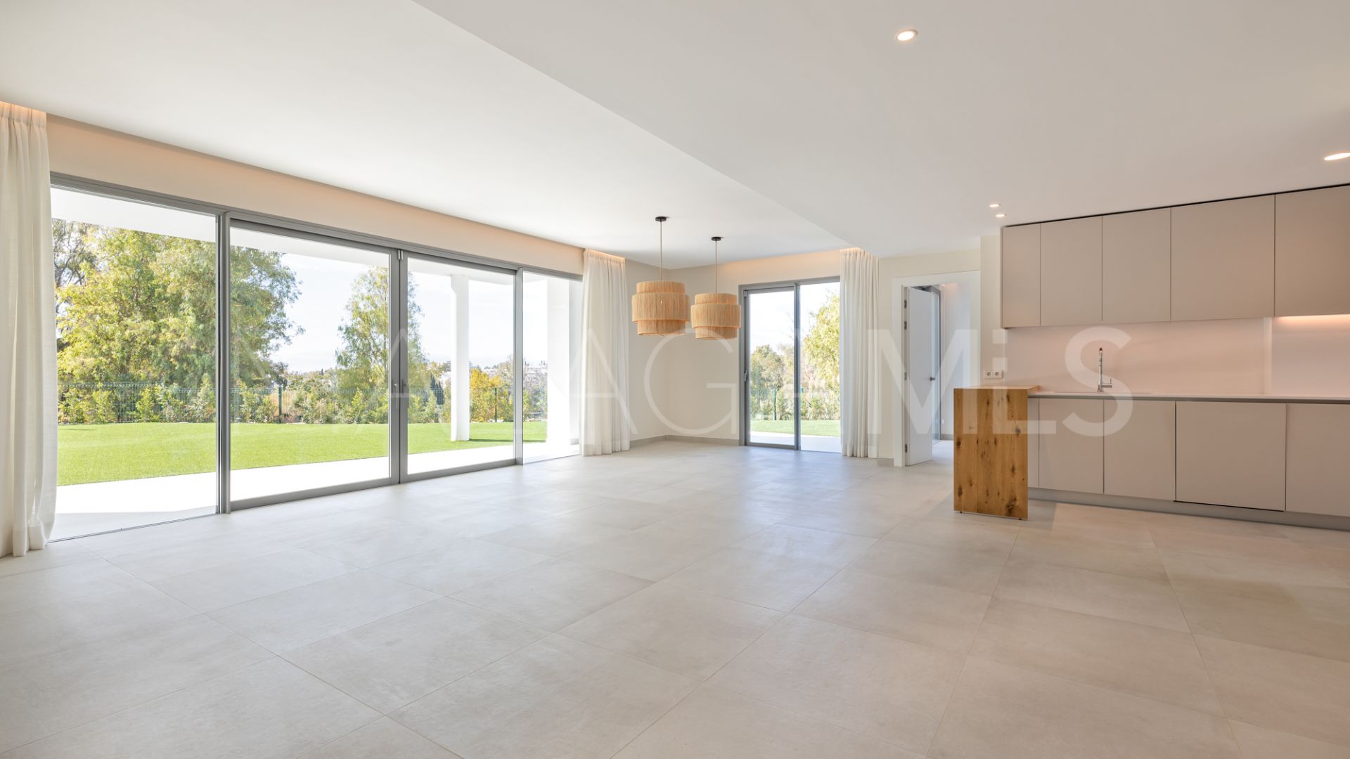 San Pedro de Alcantara, pareado a la venta de 4 bedrooms