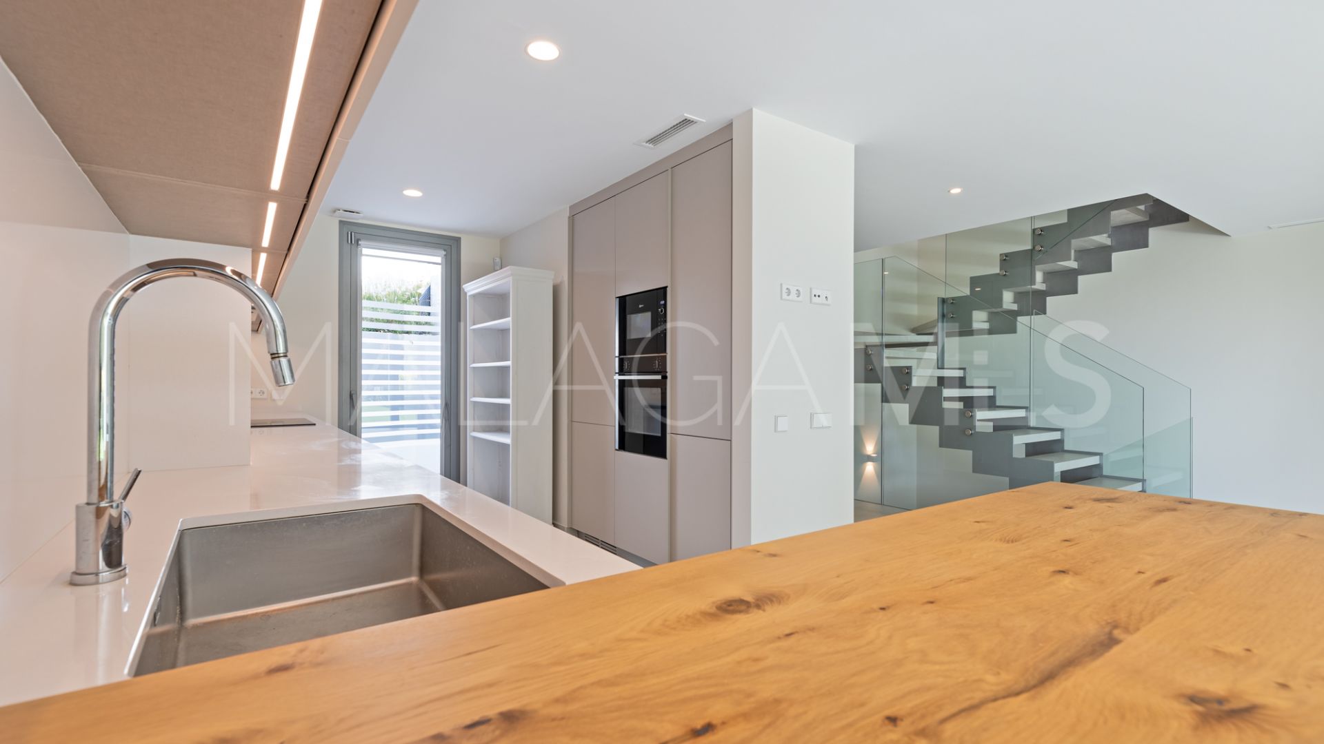 San Pedro de Alcantara, pareado a la venta de 4 bedrooms