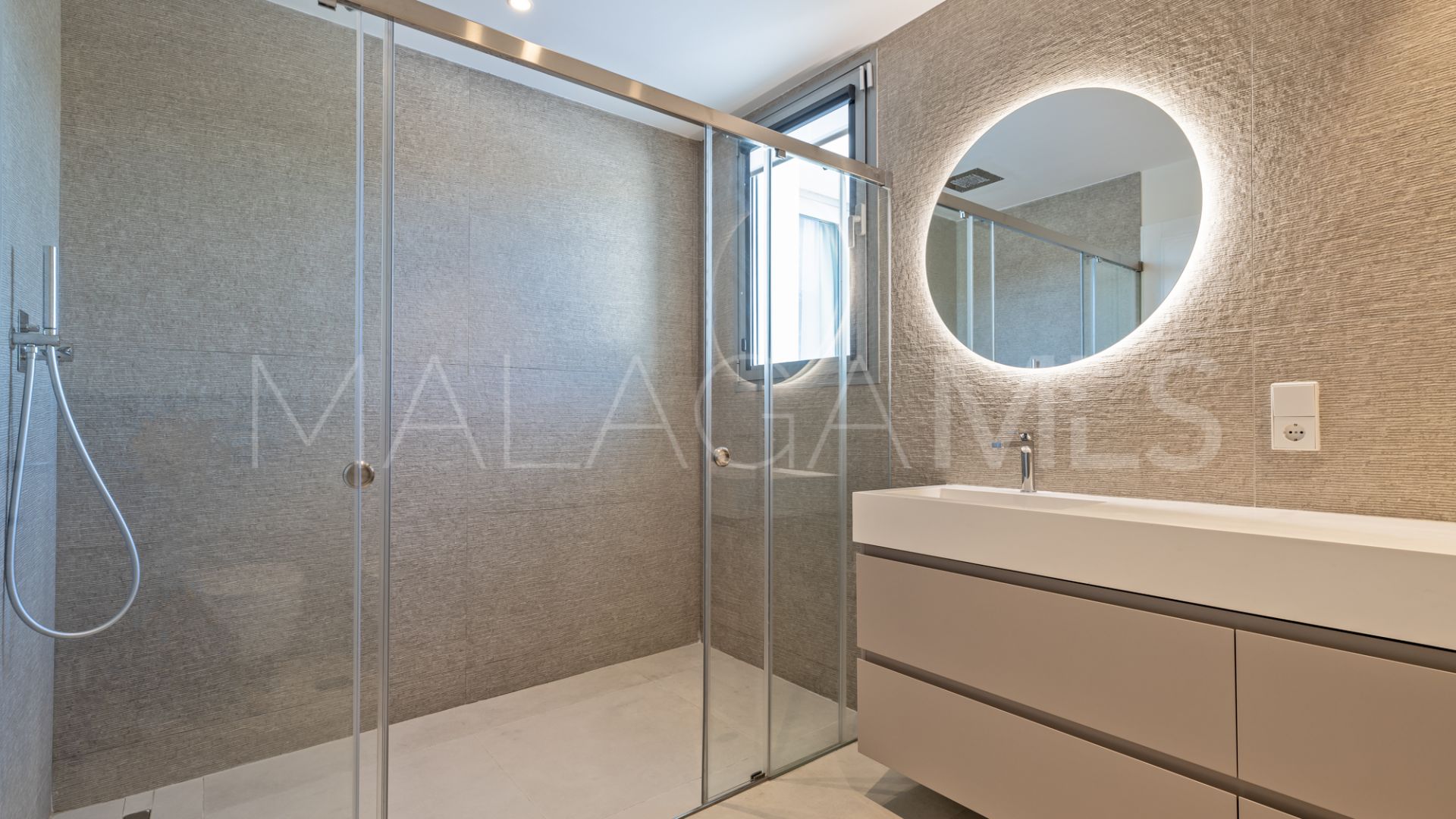 San Pedro de Alcantara, pareado a la venta de 4 bedrooms