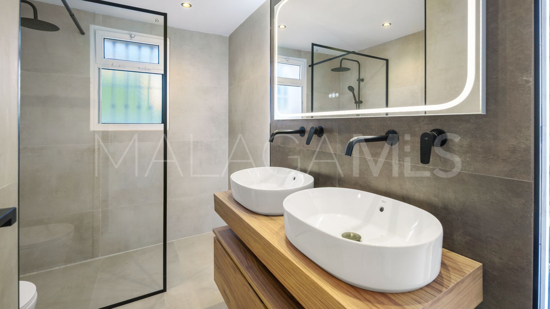 Lägenhet for sale in Nueva Andalucia