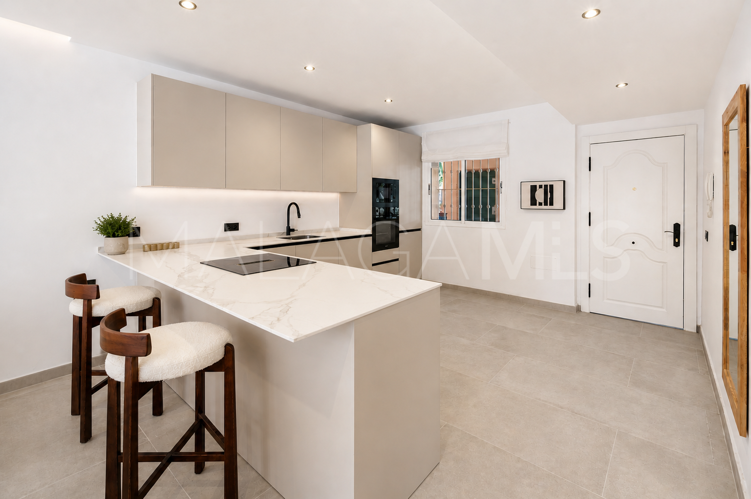 Markplanslägenhet for sale in Nueva Andalucia