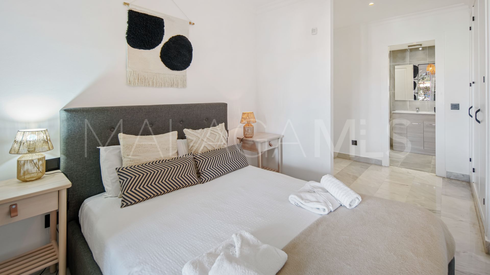 Tvåvåningslägenhet for sale in Nueva Andalucia