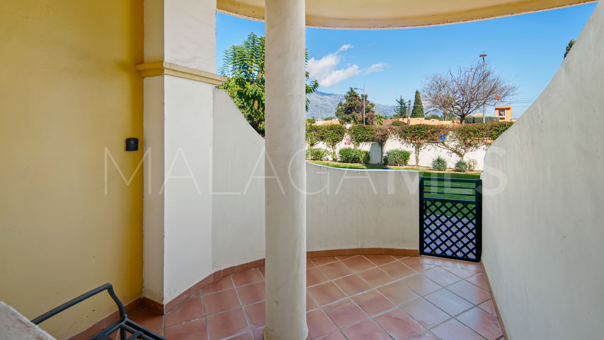 Tvåvåningslägenhet for sale in Nueva Andalucia
