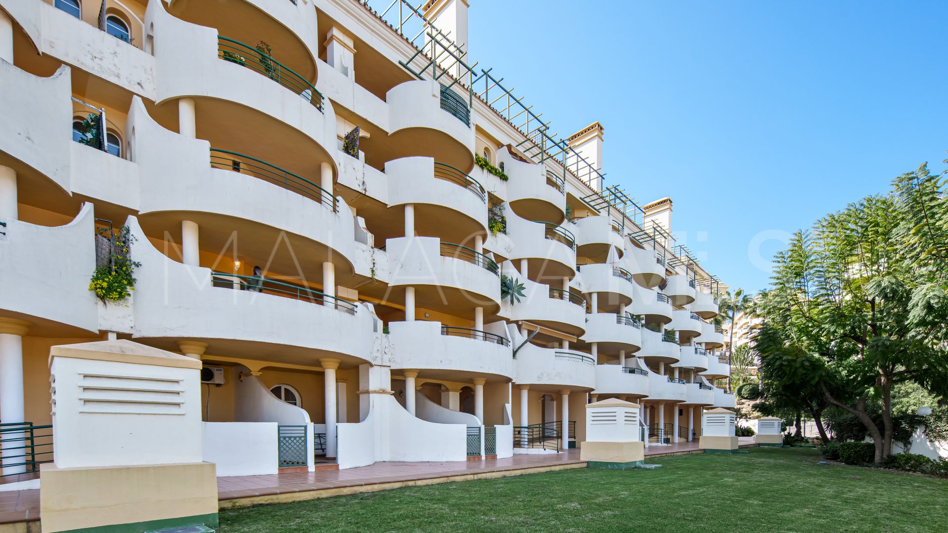 Tvåvåningslägenhet for sale in Nueva Andalucia