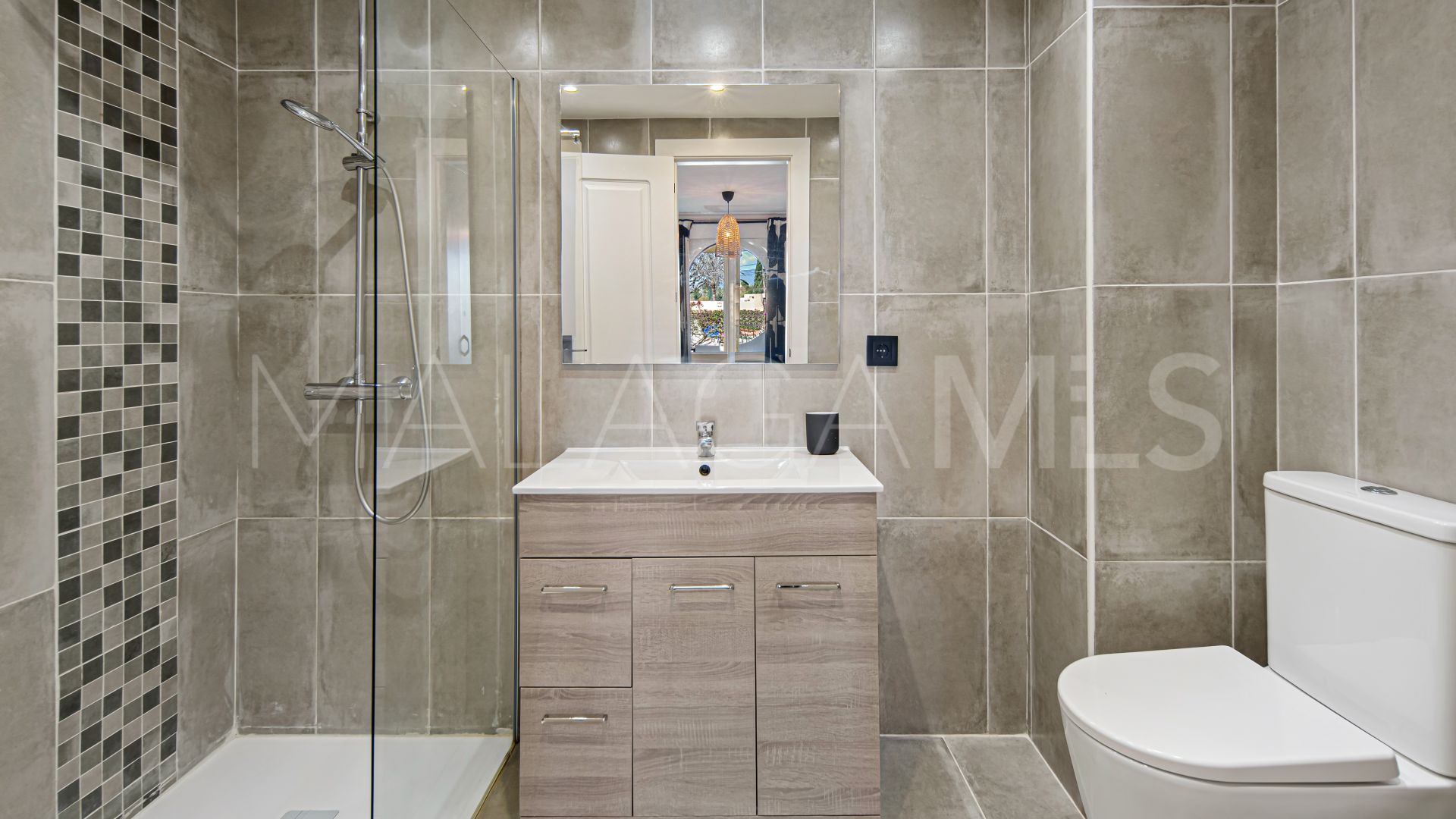 Tvåvåningslägenhet for sale in Nueva Andalucia