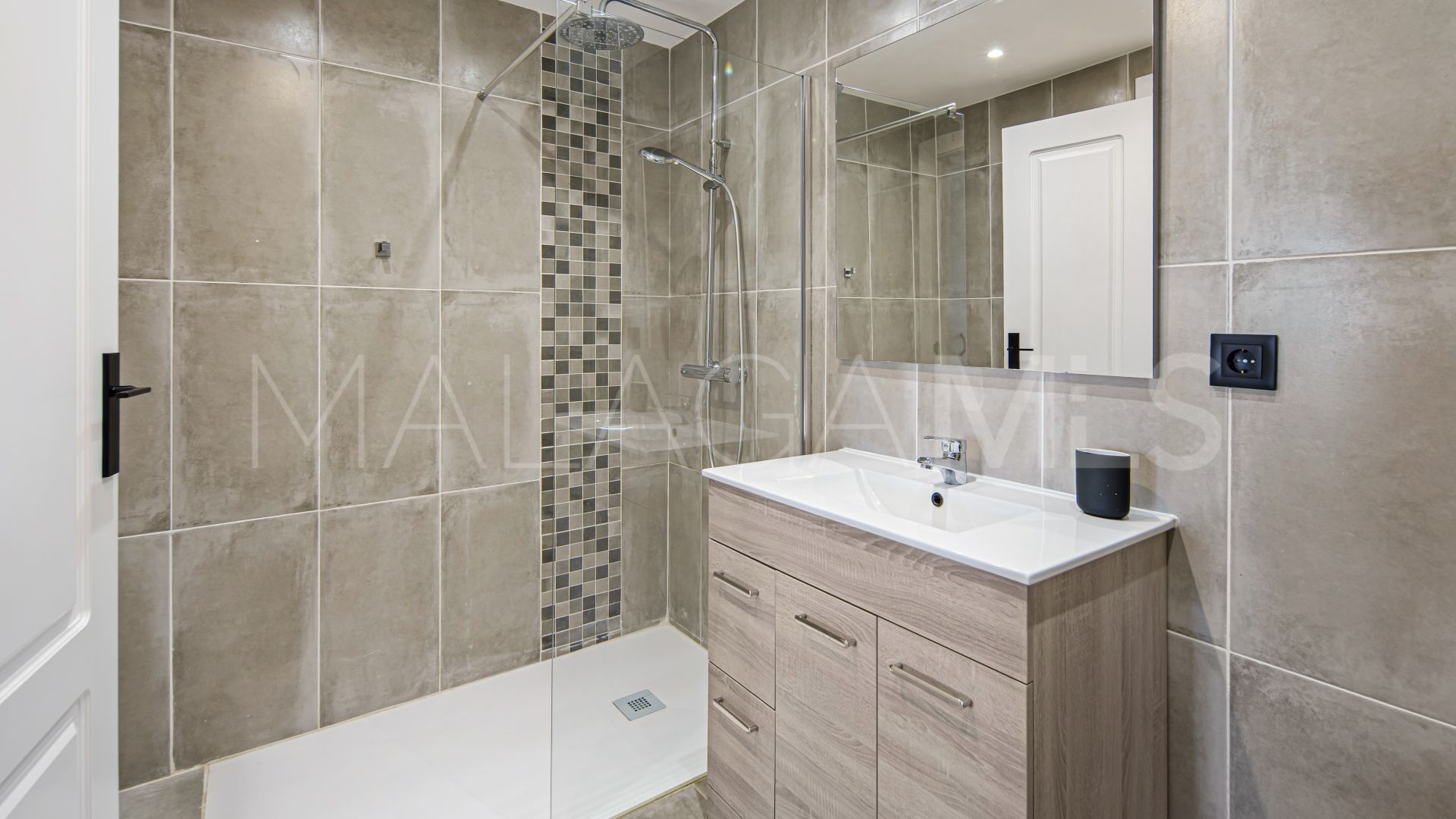 Tvåvåningslägenhet for sale in Nueva Andalucia