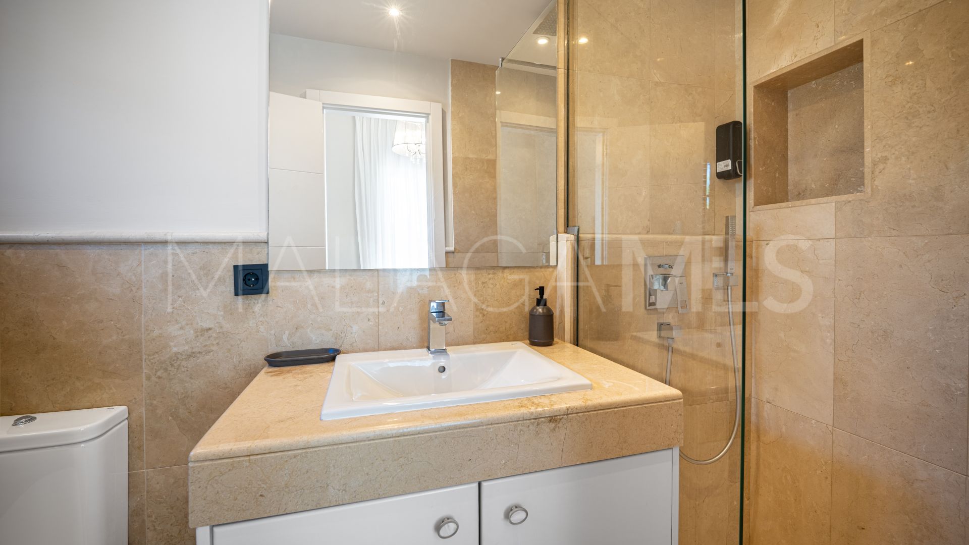 Villa for sale in Nueva Andalucia