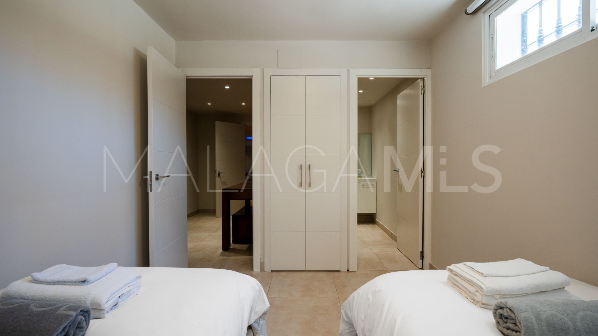 Villa for sale in Nueva Andalucia