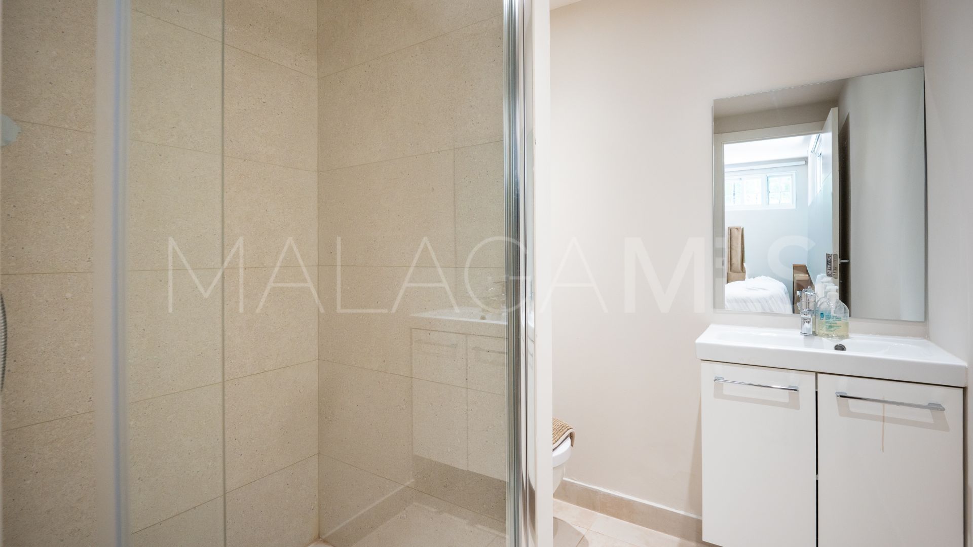 Villa for sale in Nueva Andalucia