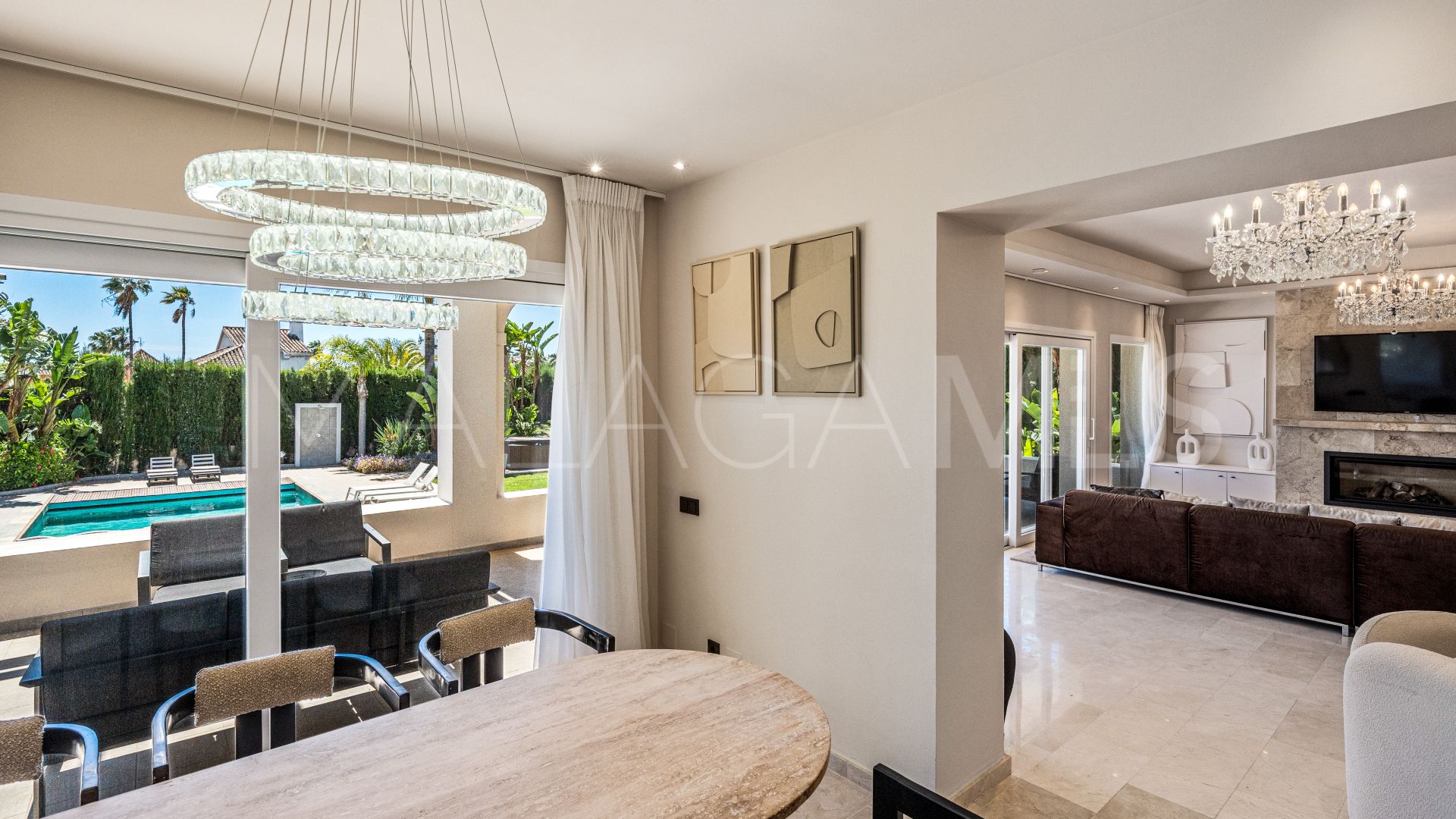Villa for sale in Nueva Andalucia