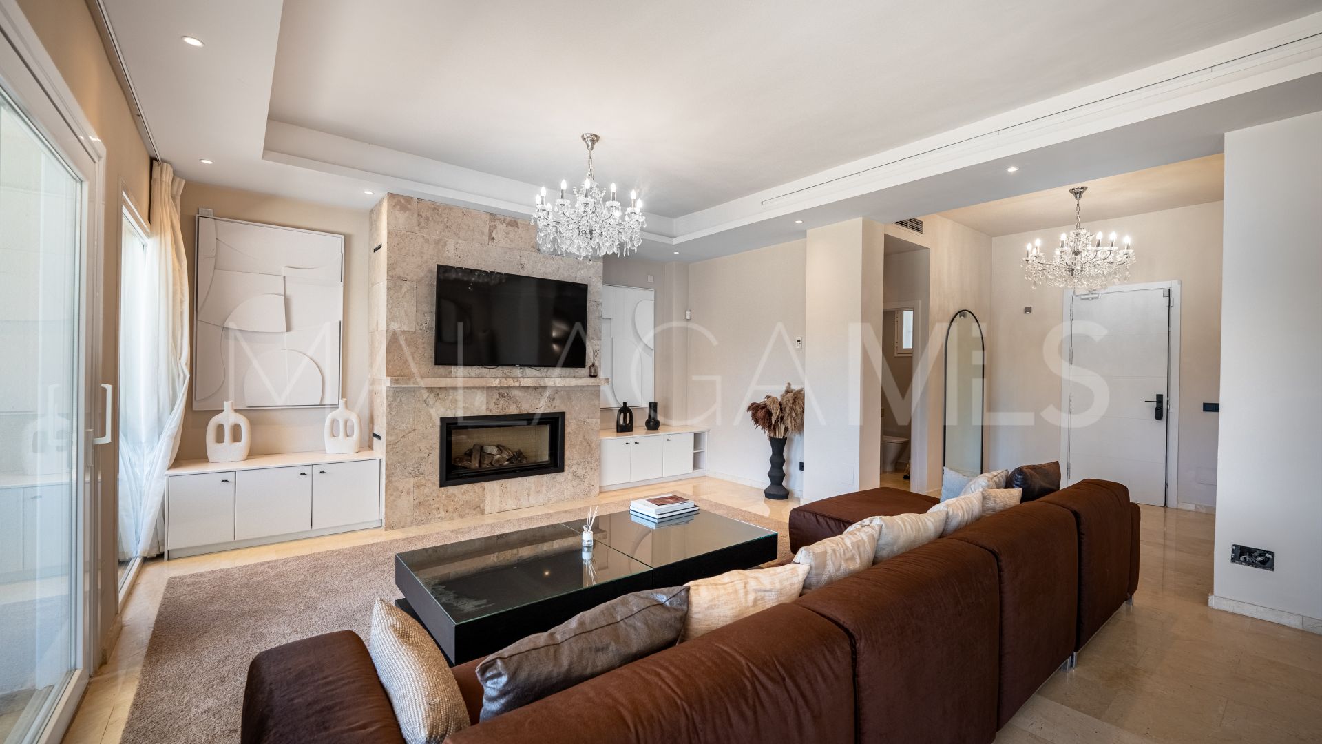 Villa for sale in Nueva Andalucia