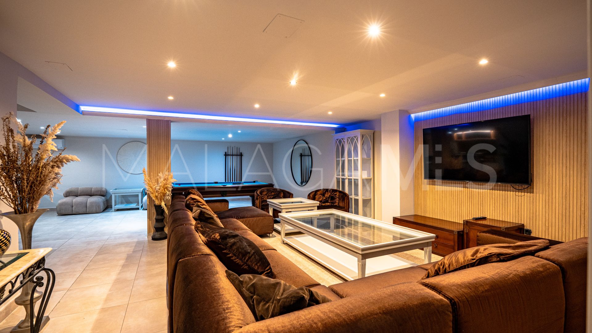 Villa for sale in Nueva Andalucia