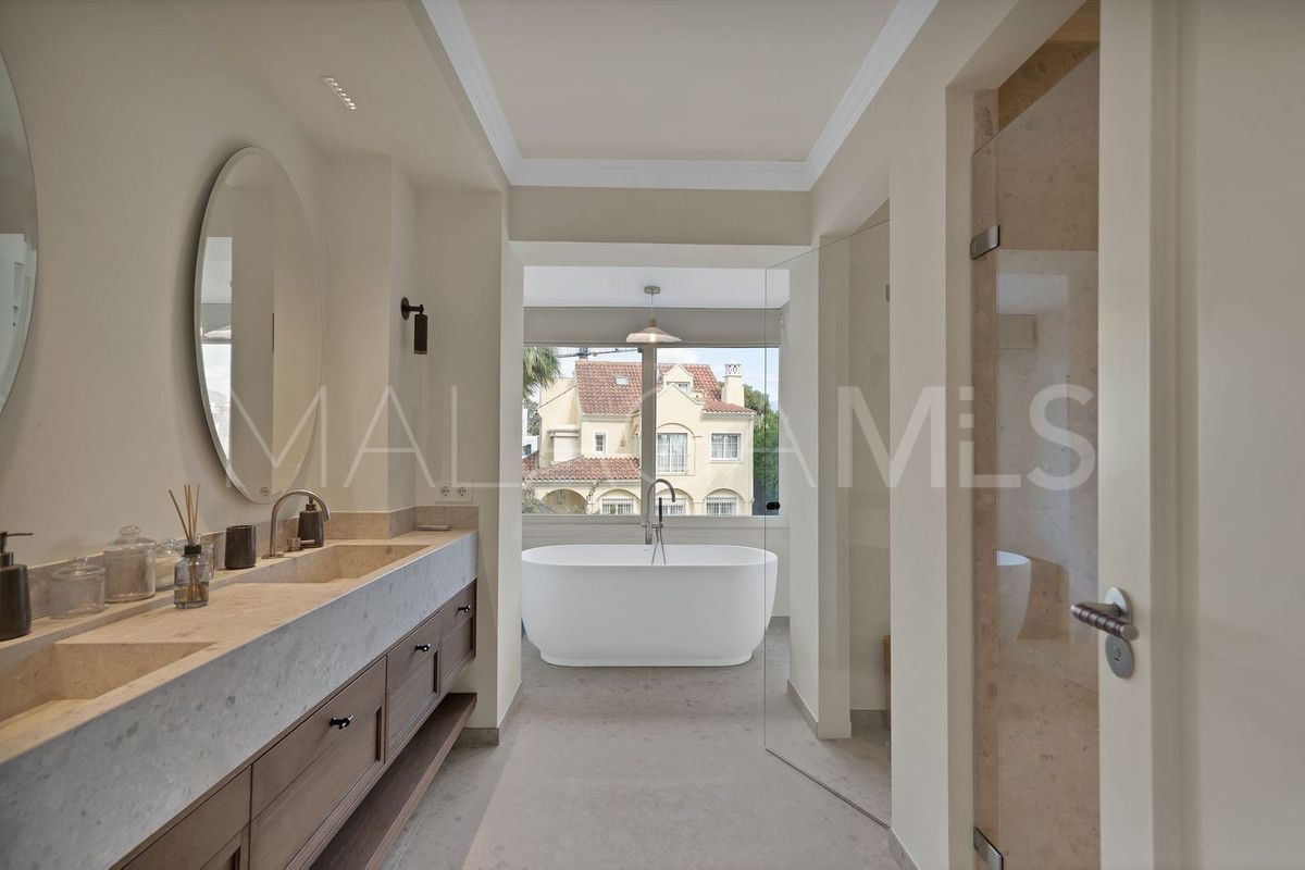 Villa for sale in Marbella - Puerto Banus
