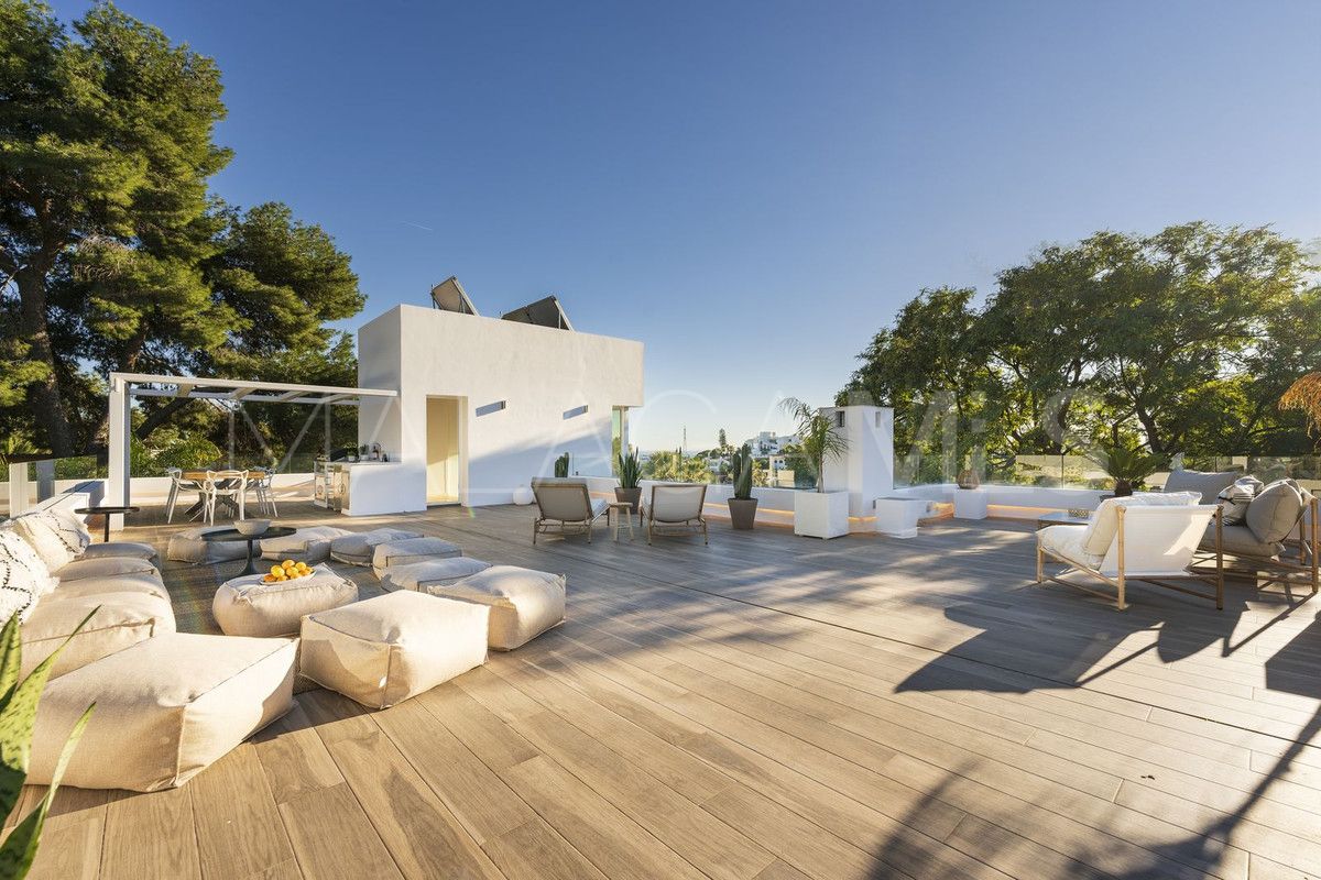 Villa for sale in Nueva Andalucia