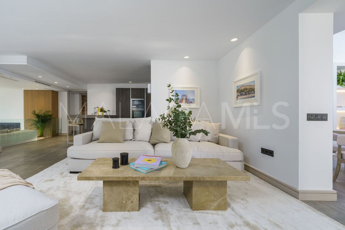Villa for sale in Nueva Andalucia