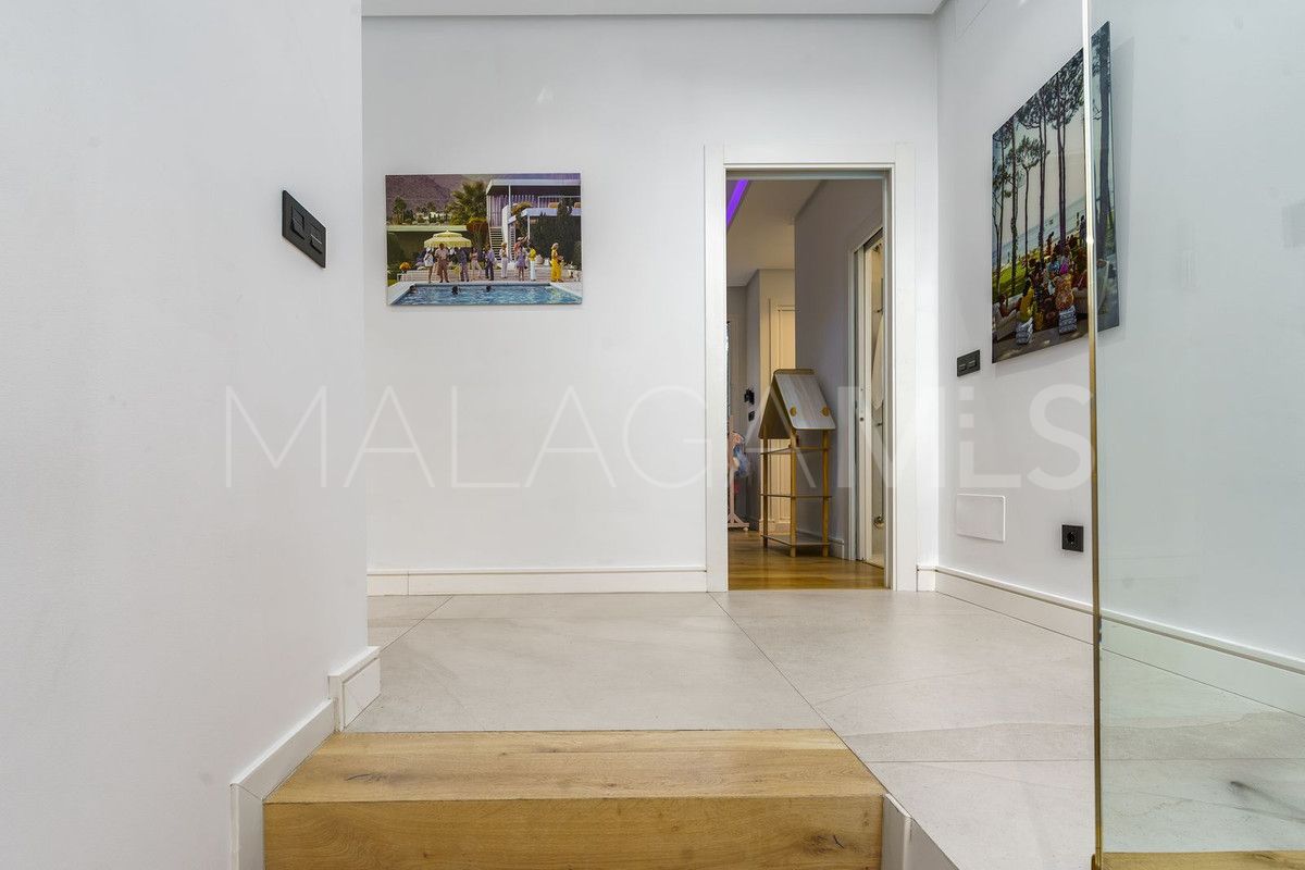 Villa for sale in Nueva Andalucia