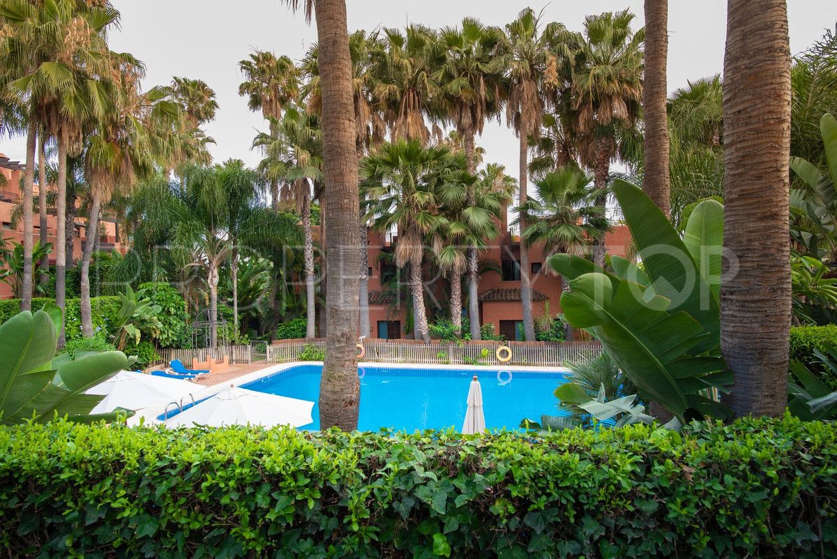 For sale town house with 4 bedrooms in Marbella Golden Mile