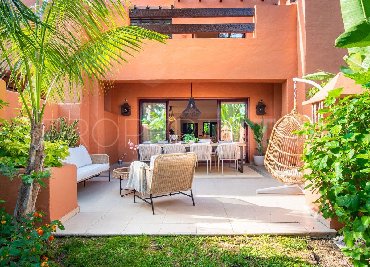 For sale town house with 4 bedrooms in Marbella Golden Mile