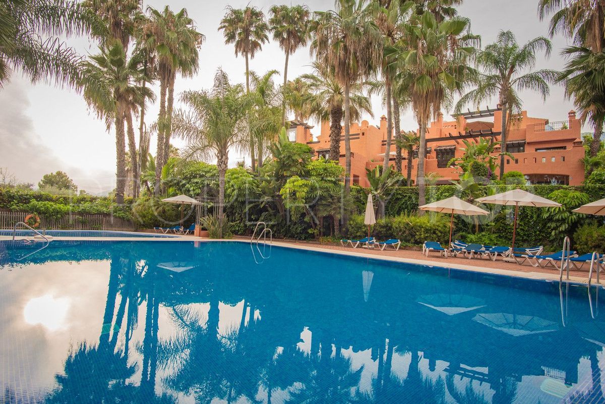 For sale town house with 4 bedrooms in Marbella Golden Mile