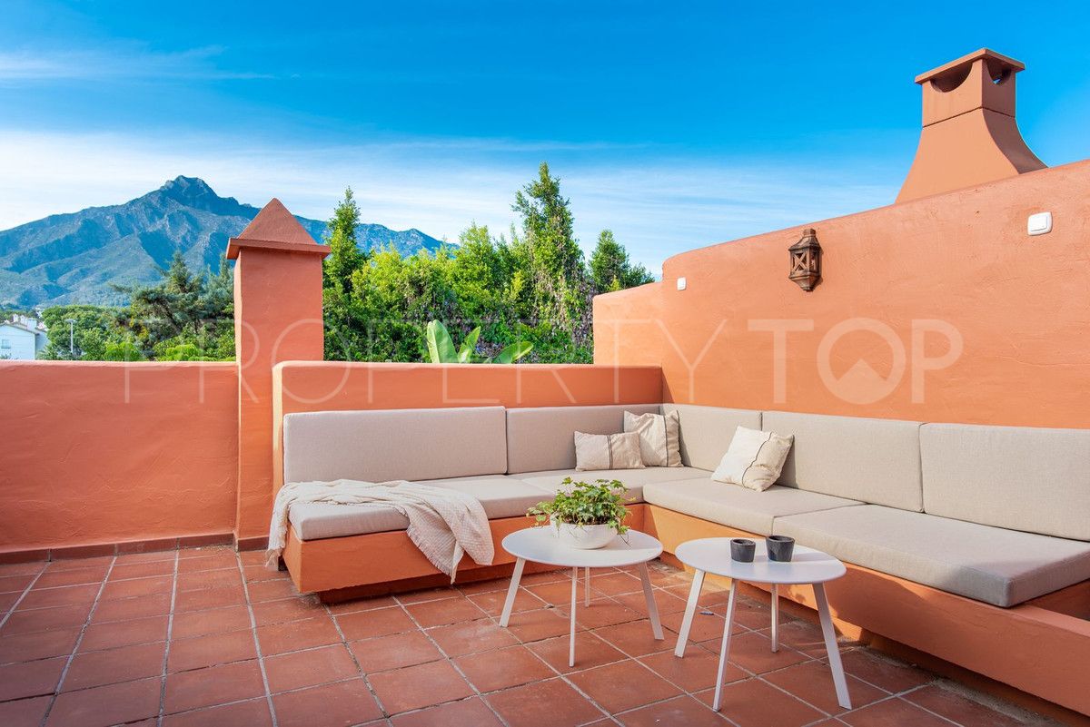 For sale town house with 4 bedrooms in Marbella Golden Mile