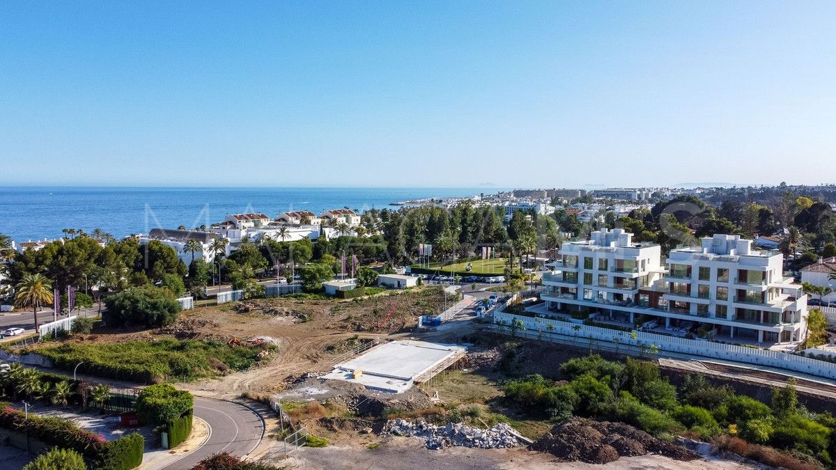 Buy atico with 3 bedrooms in Marbella Golden Mile
