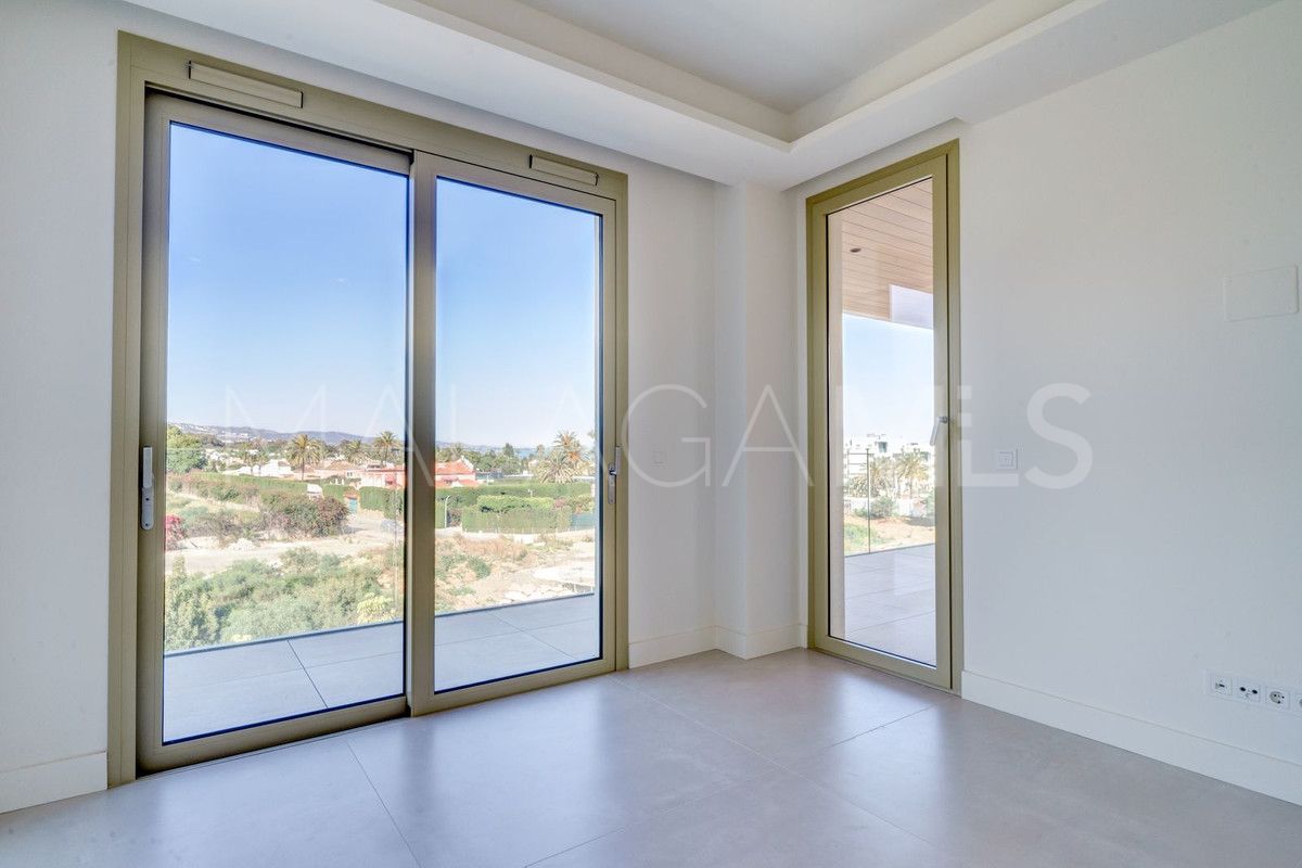 Buy atico with 3 bedrooms in Marbella Golden Mile