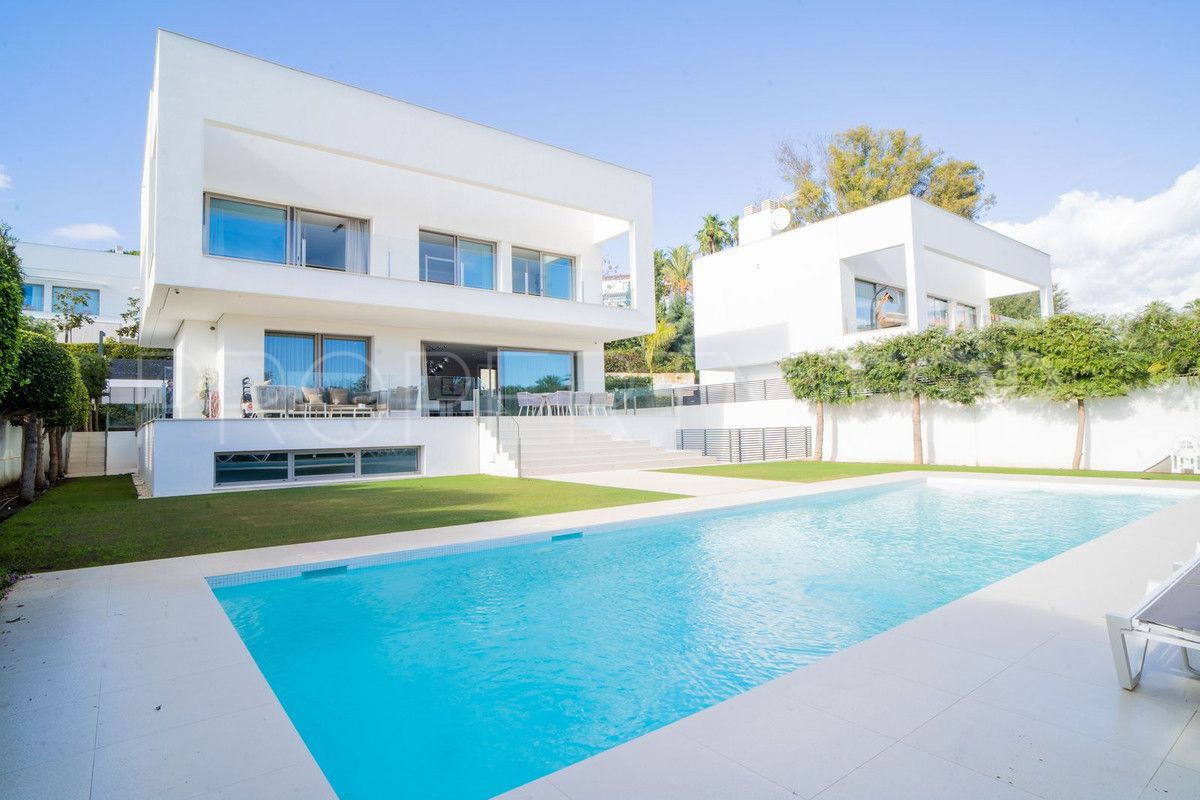 Villa con 4 dormitorios en venta en Marbella Ciudad