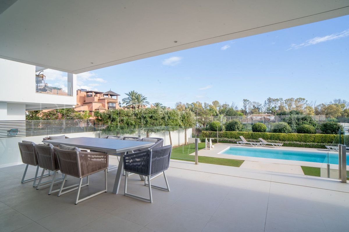 Villa con 4 dormitorios en venta en Marbella Ciudad