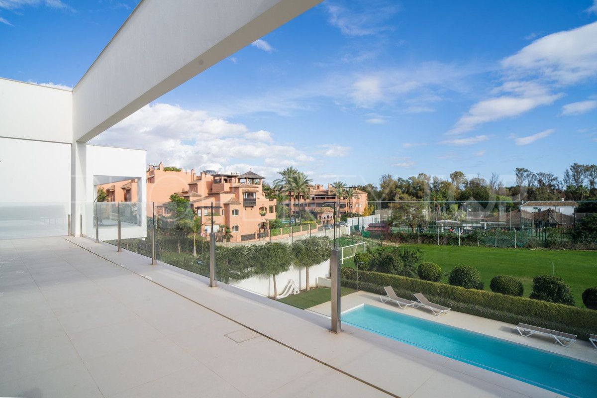 Villa con 4 dormitorios en venta en Marbella Ciudad