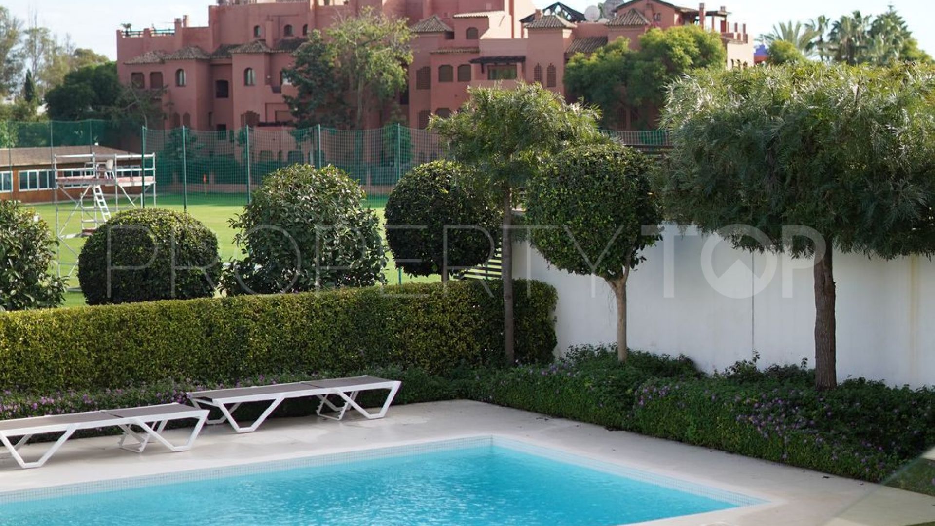 Villa con 4 dormitorios en venta en Marbella Ciudad