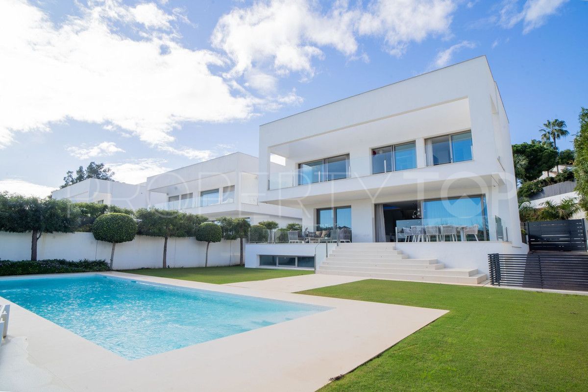 Villa for sale in Marbella City with 4 bedrooms