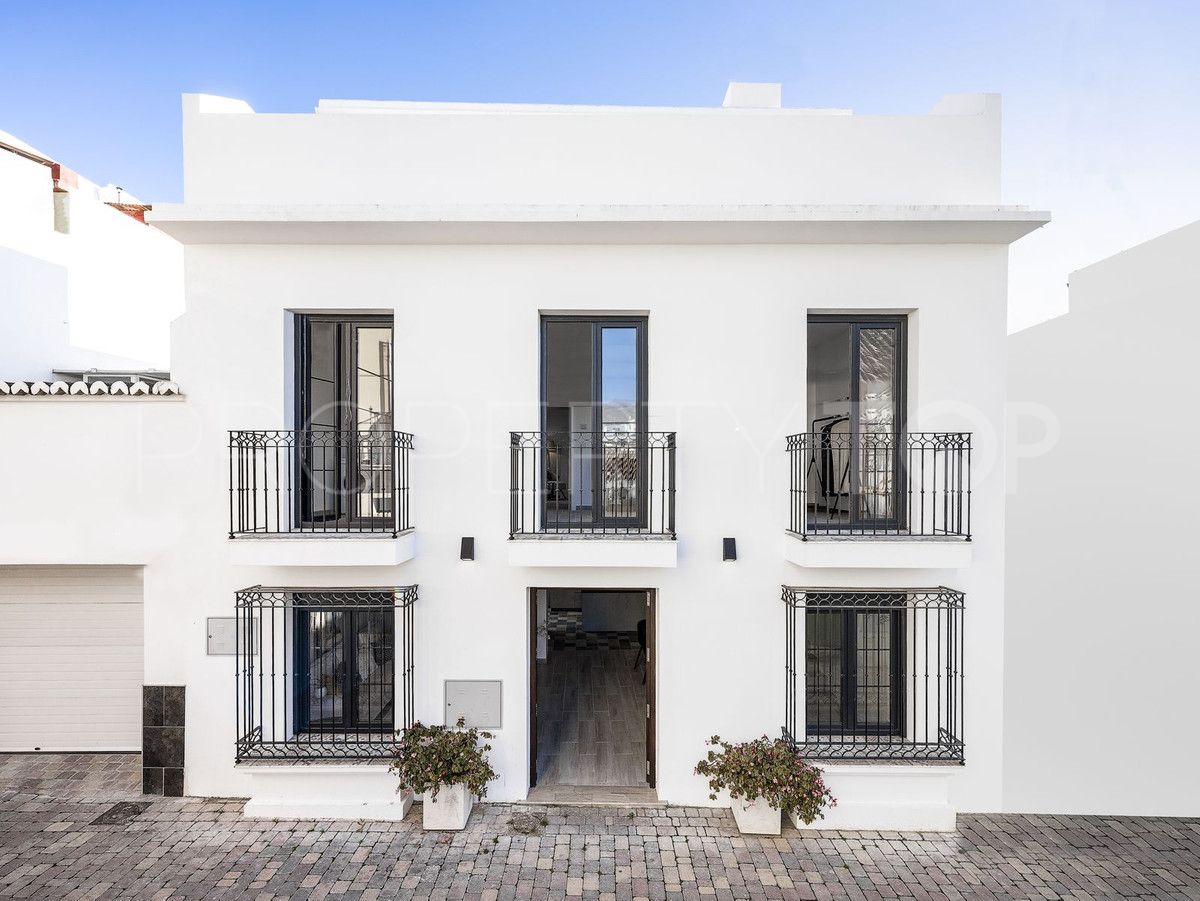 For sale 3 bedrooms town house in Estepona