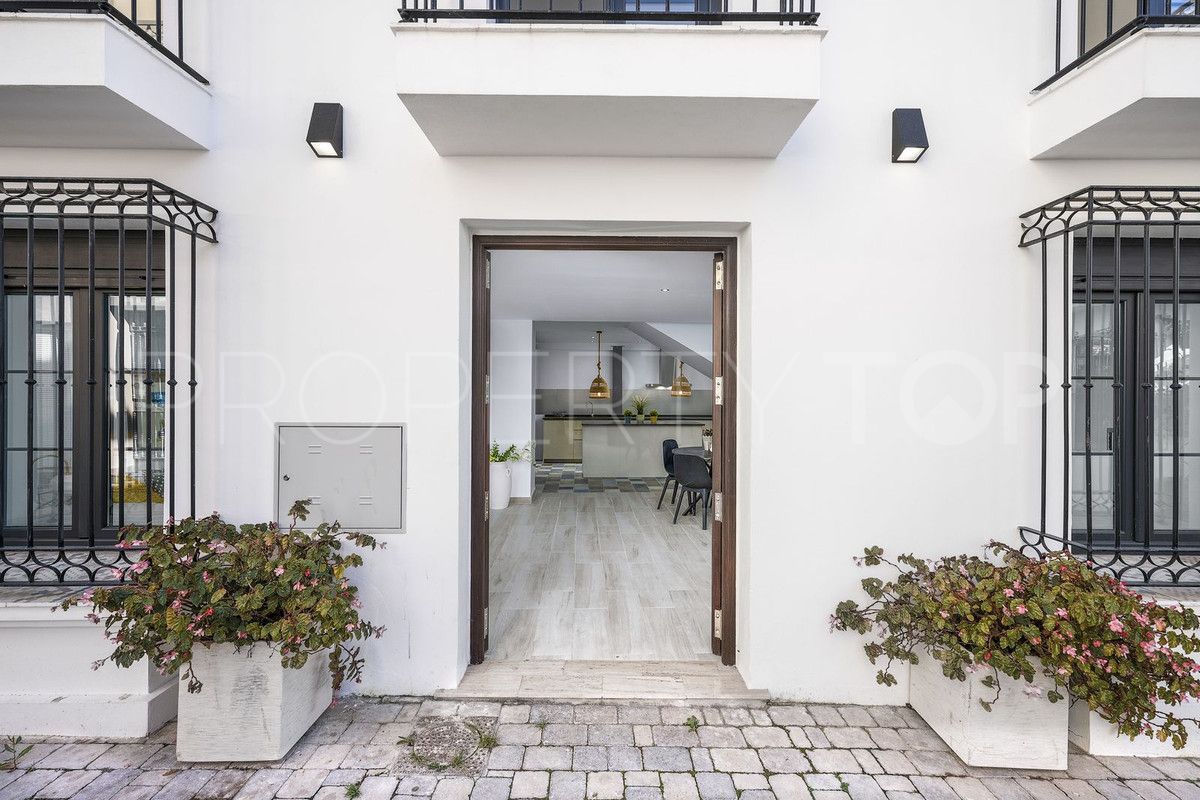 For sale 3 bedrooms town house in Estepona
