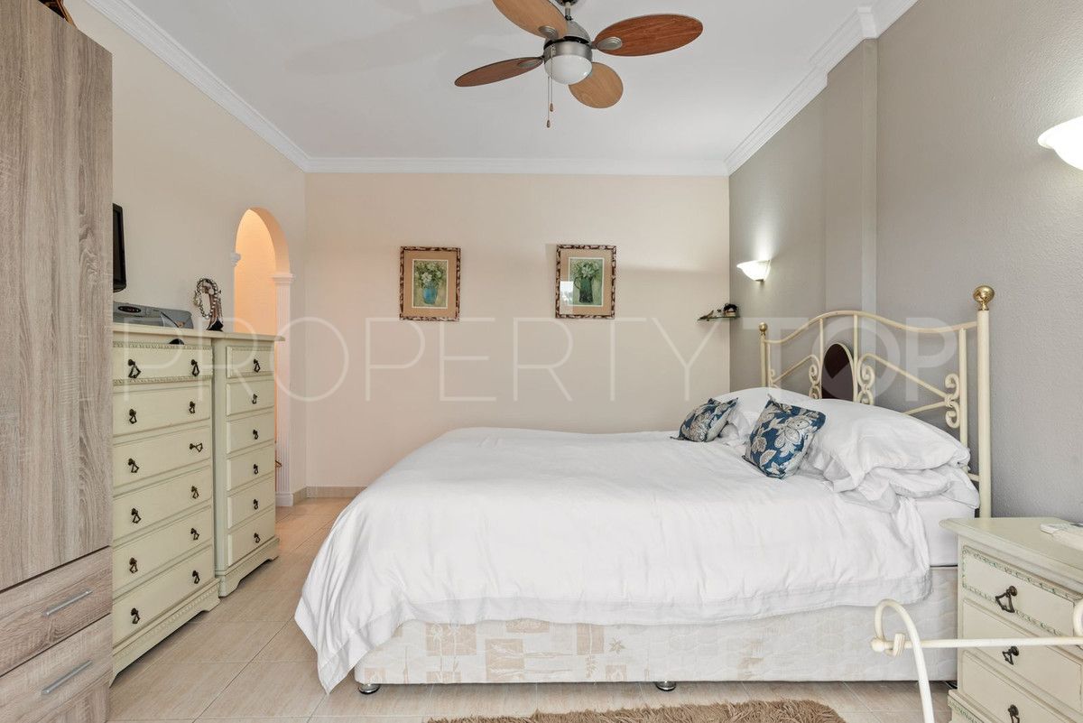 4 bedrooms villa in Estepona for sale