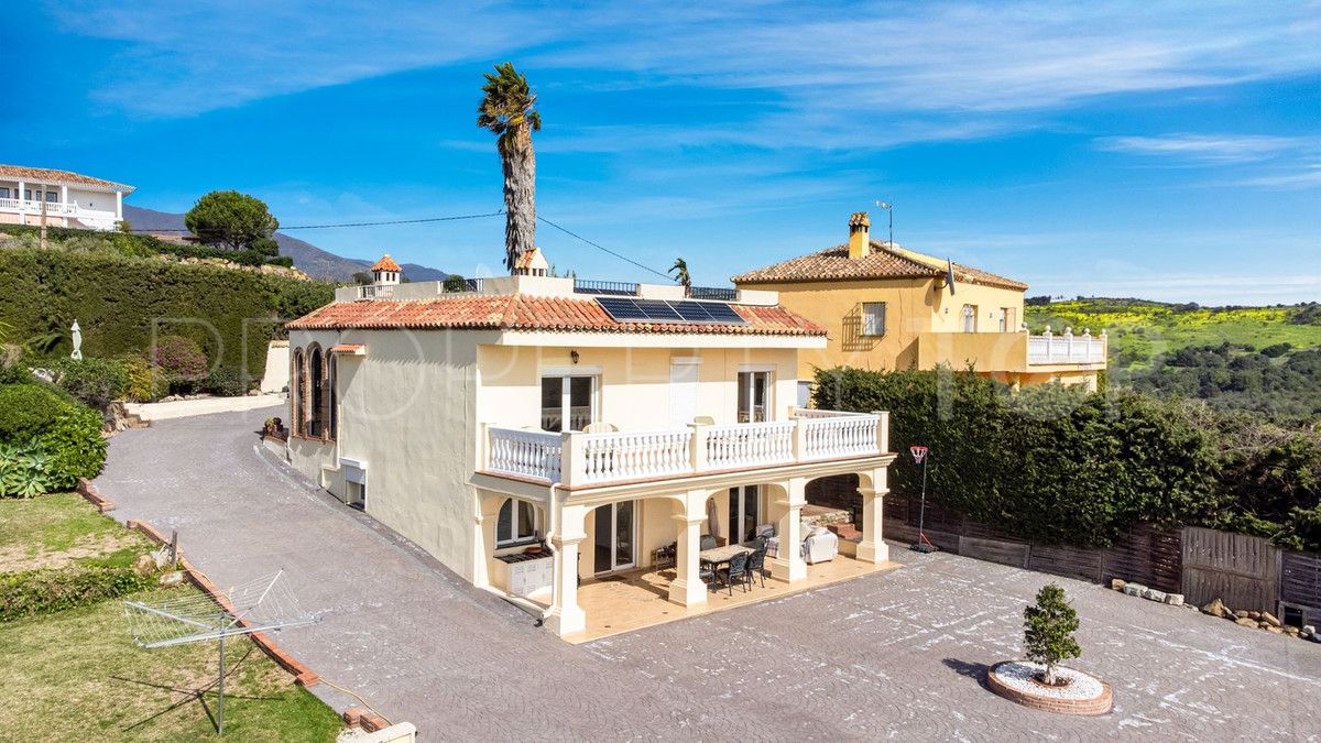 4 bedrooms villa in Estepona for sale