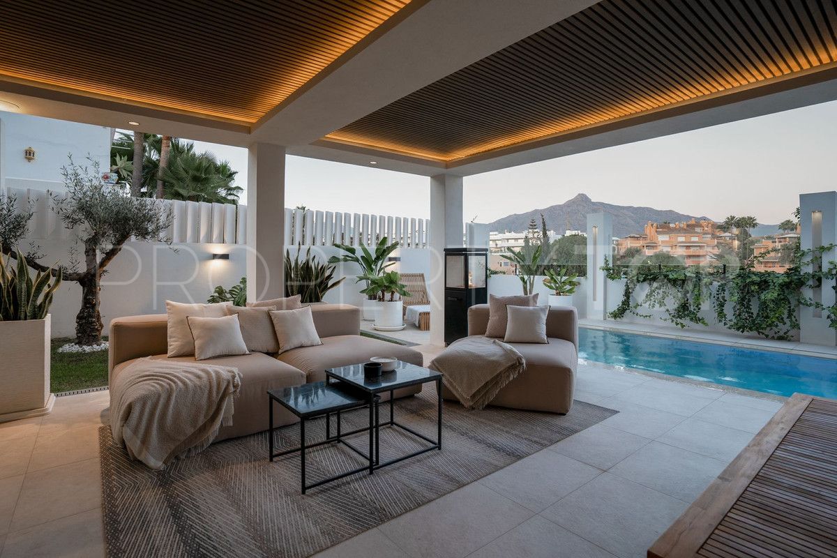 For sale villa with 4 bedrooms in Marbella City