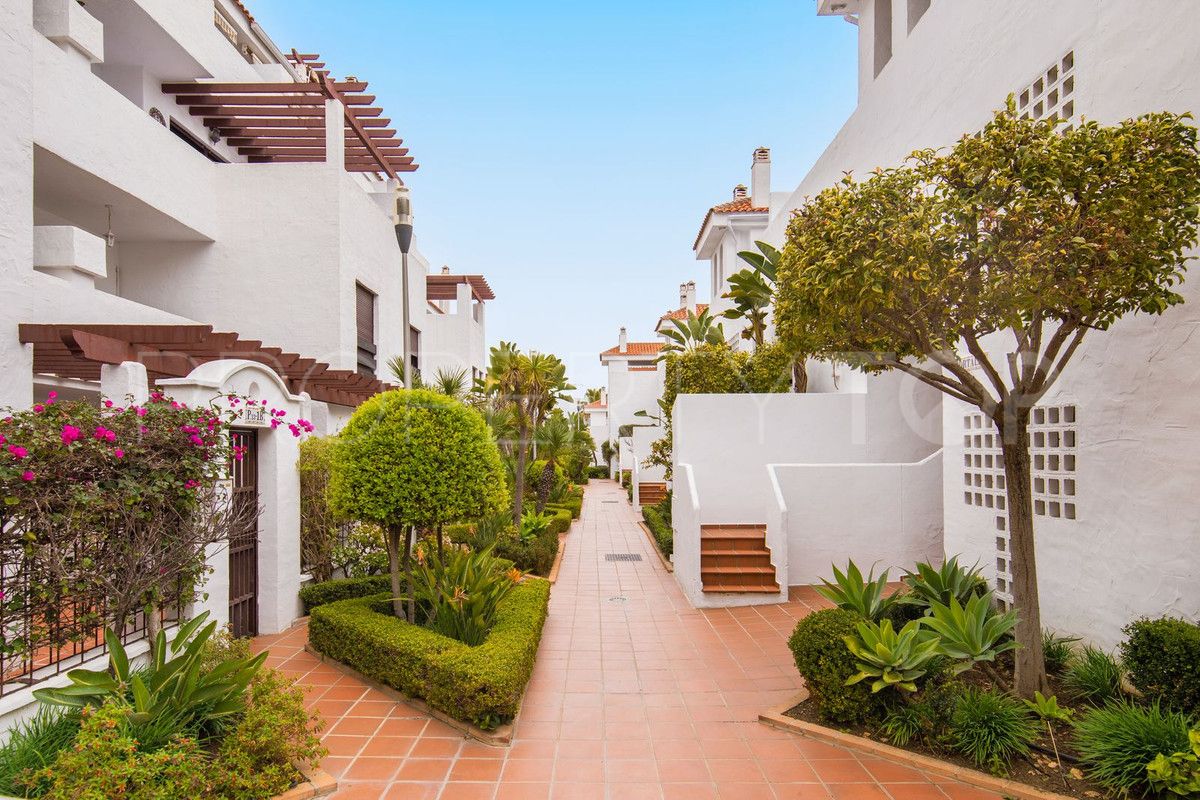 For sale ground floor apartment with 3 bedrooms in Marbella City