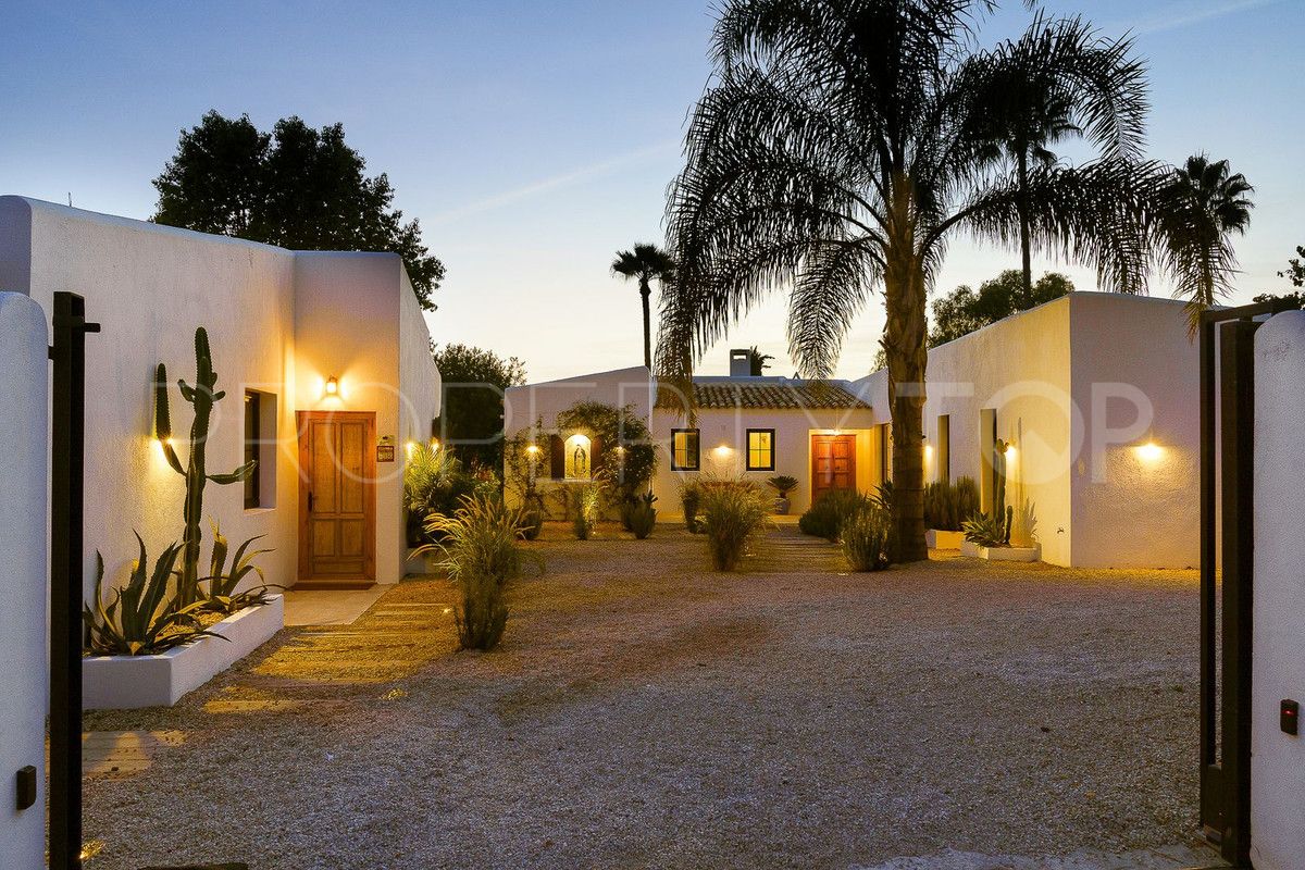 For sale Marbella City villa with 7 bedrooms