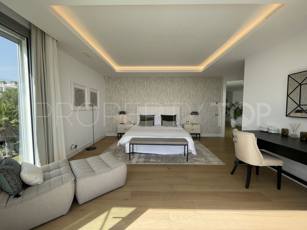 Comprar villa con 4 dormitorios en Marbella Ciudad