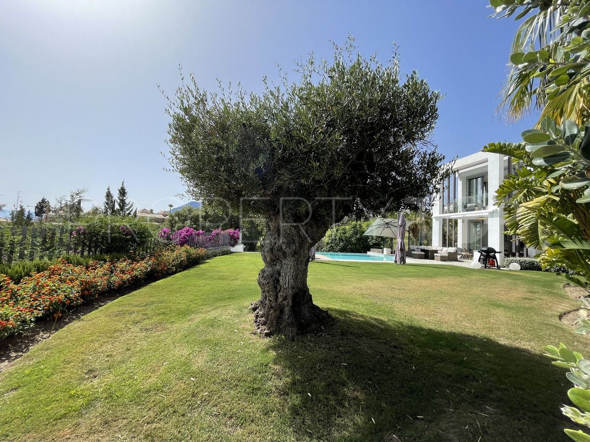 Marbella City 4 bedrooms villa for sale