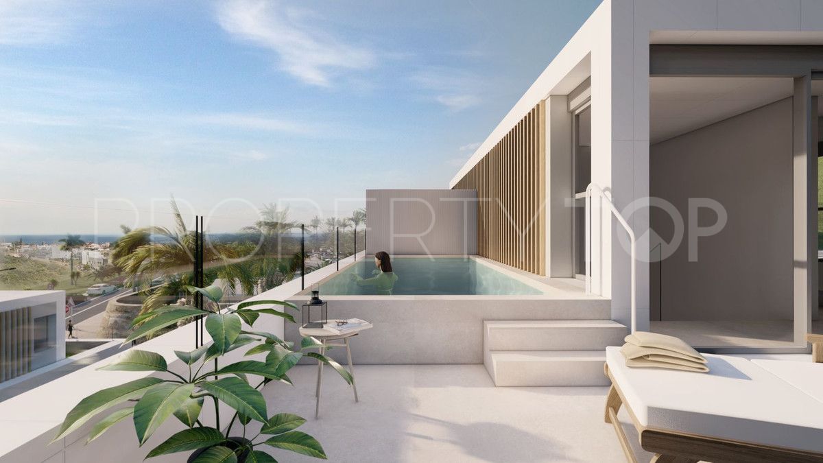 Buy town house with 4 bedrooms in Estepona