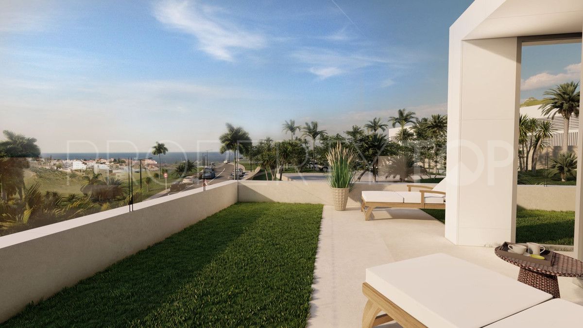 Buy town house with 4 bedrooms in Estepona