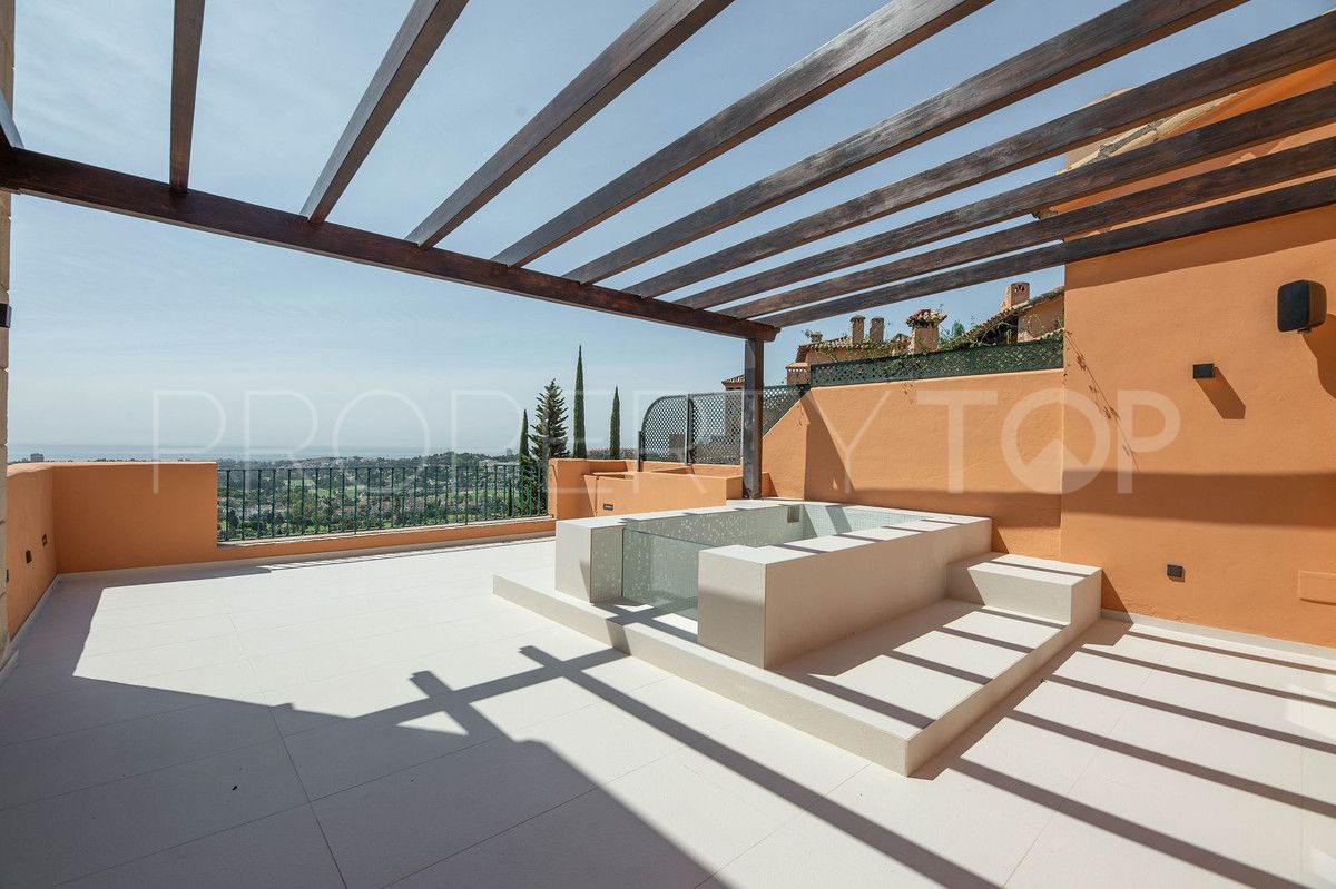 For sale penthouse in Marbella City with 3 bedrooms