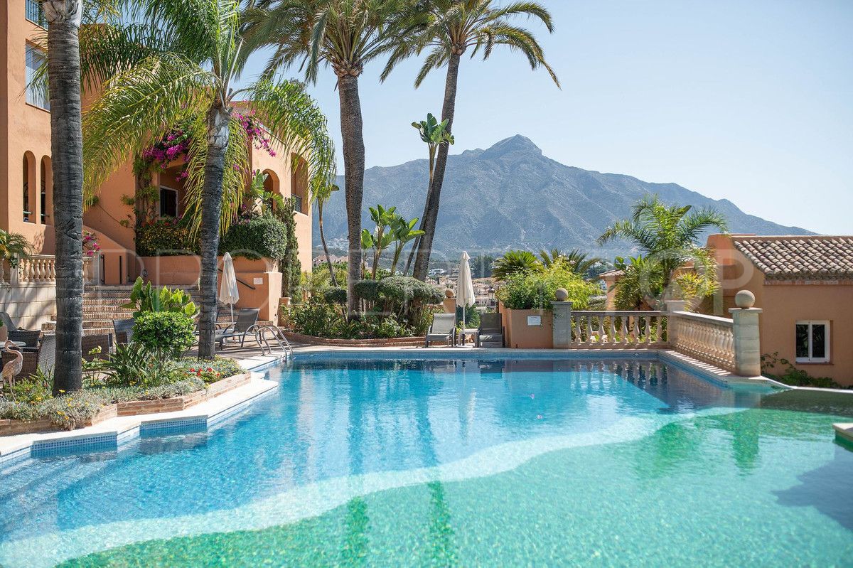 For sale penthouse in Marbella City with 3 bedrooms