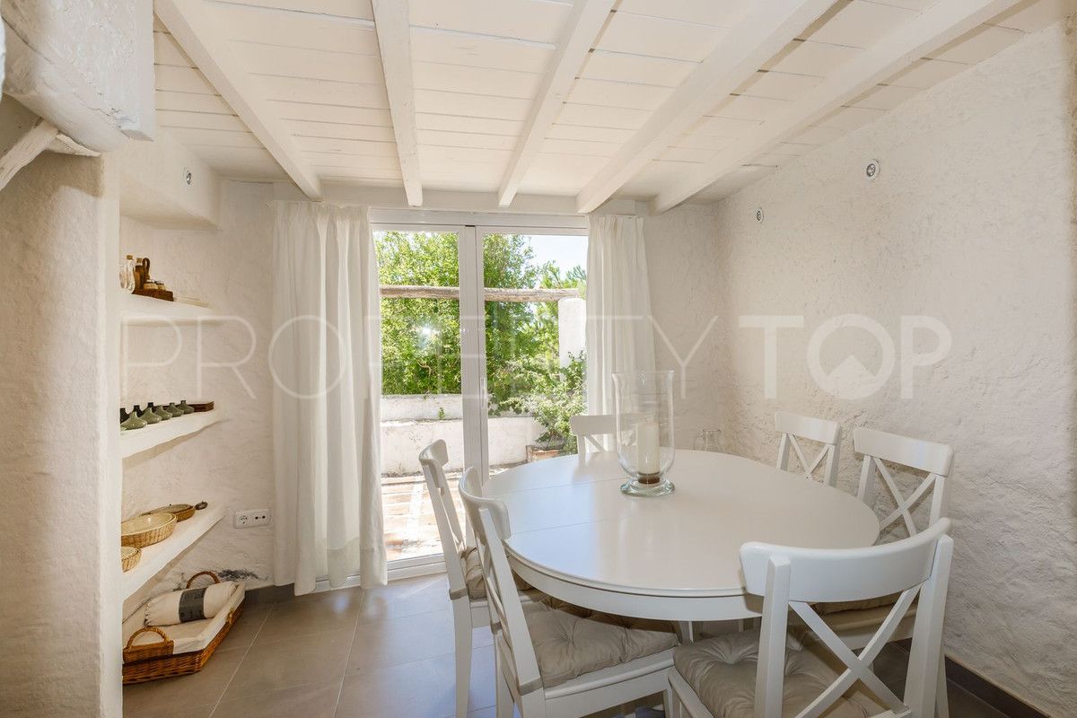 Buy villa in Mijas with 9 bedrooms