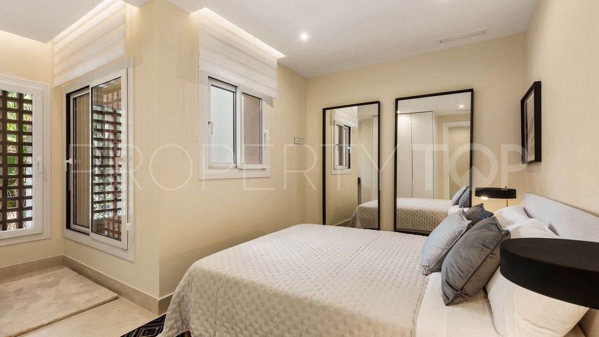 Apartamento en venta en New Golden Mile con 3 dormitorios