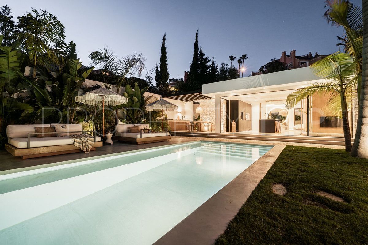 Villa for sale in Marbella City with 4 bedrooms